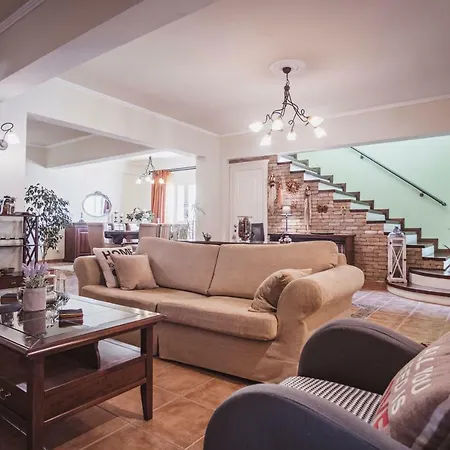 Birdsing Villa *